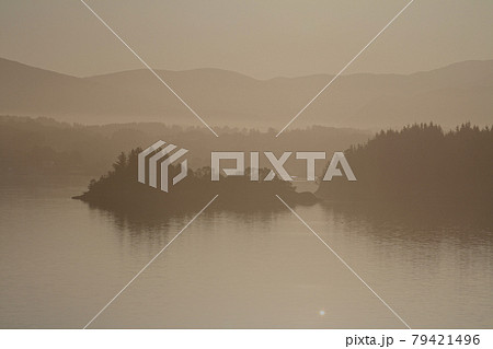 白夜のバルト海の夜明けの風景 白夜のバルト海の夜明けの風景 79421496