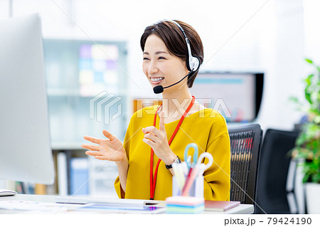 コールセンター 女性 オフィス ミドル コールセンター 女性 オフィス ミドル 79424190
