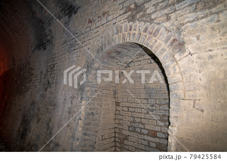 アプトの道　トンネル内　アプト式鉄道の廃線跡　遊歩道　　　　　　　　 79425584