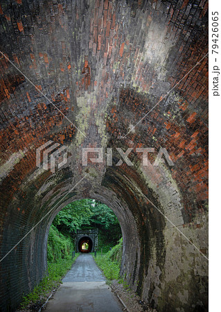 アプトの道　4号トンネル内　アプト式鉄道の廃線跡　遊歩道　　　　　　　　 79426065