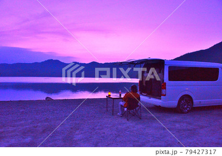 夕日 赤城山 大沼湖畔 バンライフ ファミリーライフ 夕日 赤城山 大沼湖畔 バンライフ ファミリーライフ 79427317