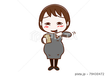 ＜全身・正面＞スマホを見ながらじゅるりとよだれを垂らして拭う妊婦 79430472