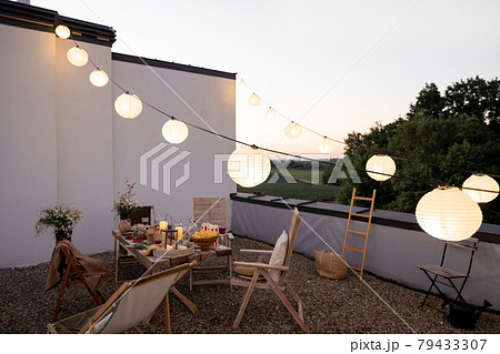 Beautifully decorated roof terrace with a dining table 79433307