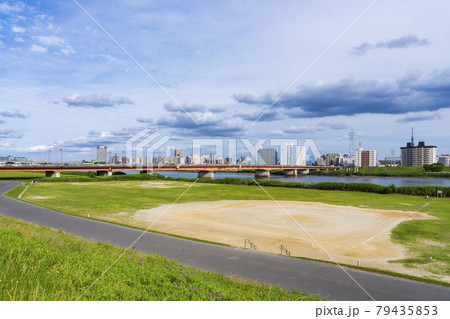 【東京都】都市風景 足立区西新井橋付近と荒川 【東京都】都市風景 足立区西新井橋付近と荒川 79435853