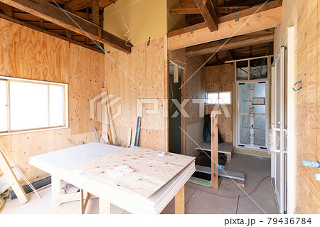 住宅リフォーム　建築現場　イメージ 79436784