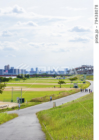 東京都】都市風景 荒川土手（足立区小菅付近）の写真素材 [79438078] - PIXTA