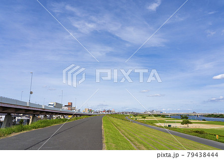 【東京都】都市風景 荒川河川敷（千住新橋付近） 79438444