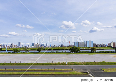 【東京都】都市風景 荒川河川敷（千住新橋付近） 79438446