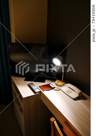 夜の書斎 夜の書斎 79439906