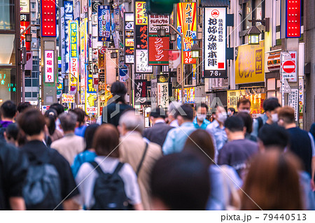 日本の東京都市景観 7月…。変異株感染爆発…東京593人と脅威の数字再び。歌舞伎町一番街は…＝6日 79440513