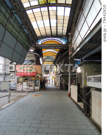 藤井寺駅周辺のアーケード商店街(西門筋商店街) 藤井寺駅周辺のアーケード商店街(西門筋商店街) 79442650
