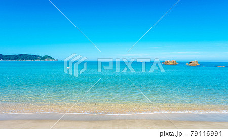 日本海の浜辺 岩美ブルー東浜海岸の夏景色 日本海の浜辺 岩美ブルー東浜海岸の夏景色 79446994