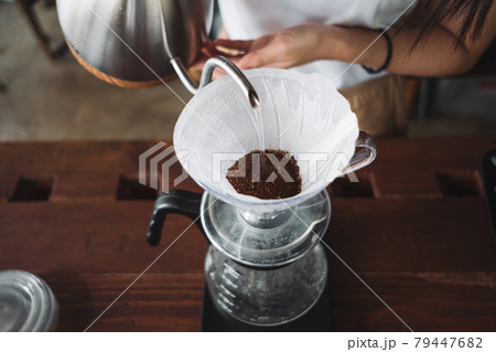 barista dripping coffee and slow coffee bar style 79447682