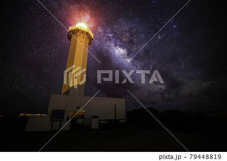《沖縄県 宮古島》平安名灯台と宮古島の星空 79448819