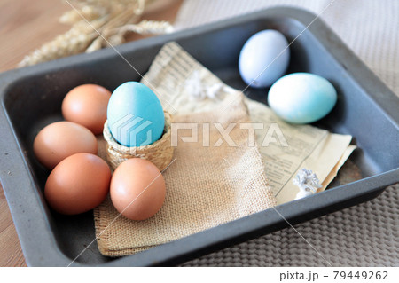 Colorful Easter eggs with smiling emoticon for handpaintings at home. brown eggs face arranged together on the paper background, Selective focus at the eeg. Many colorful organic chicen fresh eggs 79449262