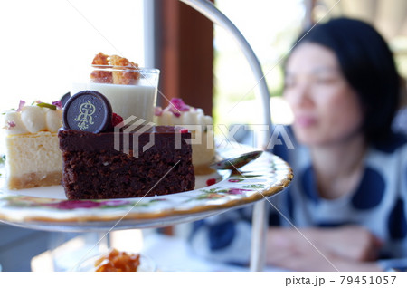 シドニーで最高の英国式アフタヌーンティーとシドニーハーバーの絶景を楽しめるガンナーズバラックス 79451057