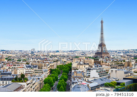 パリ　凱旋門から眺めるエッフェル塔 79451310