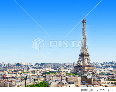 パリ　凱旋門から眺めるエッフェル塔 79451311