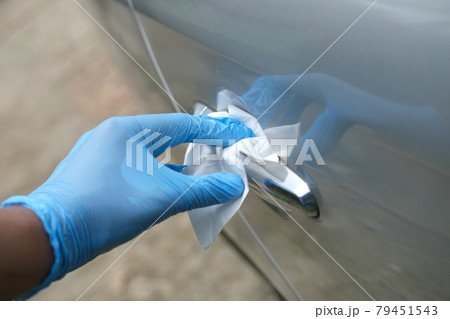 hand in spry bottle cleaning car door knob hand in spry bottle cleaning car door knob 79451543