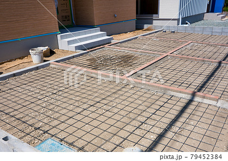 駐車場の土間コンクリート工事 79452384