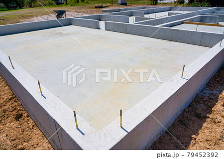 住宅のコンクリート基礎 住宅のコンクリート基礎 79452392