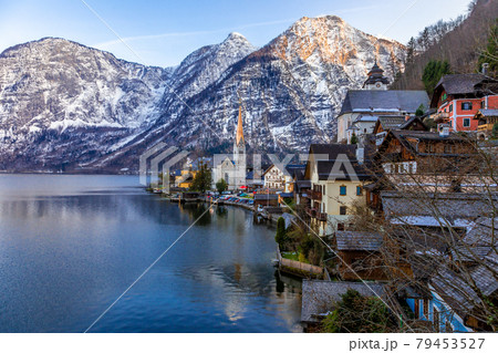 View of the famous Hallstatt town at the lake with mountain ranges in background 79453527