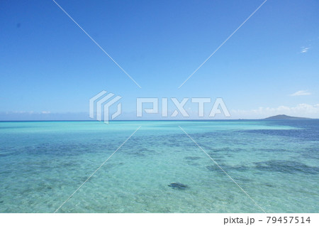 南の島の透き通る海 南の島の透き通る海 79457514