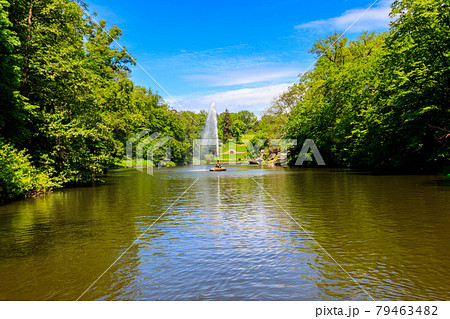 View of a lake with Snake Fountain in Sofiyivka park in Uman, Ukraine 79463482