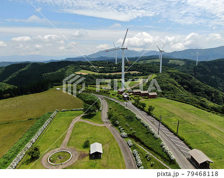 輝北上場公園の風力発電の風景 79468118