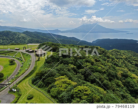 輝北上場公園の上空から錦江湾、桜島を望む 79468119