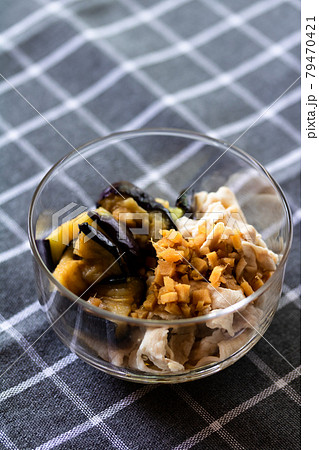 金華豚冷しゃぶアレンジ・揚げ茄子甘辛生姜ソース 79470421