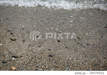 下関市安岡海岸の砂浜 79470501