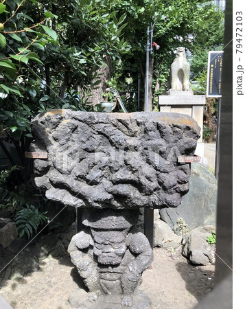 新宿鬼王神社の水鉢 79472103
