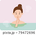 温泉で気持ちよさそうに黙浴する女性 79472696