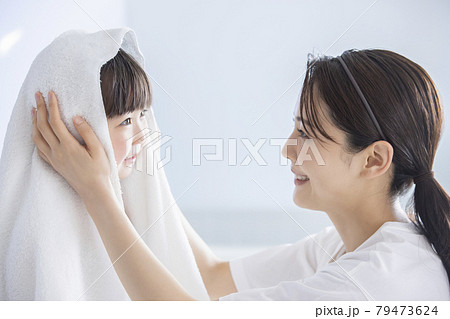 親子　ライフスタイル　 79473624