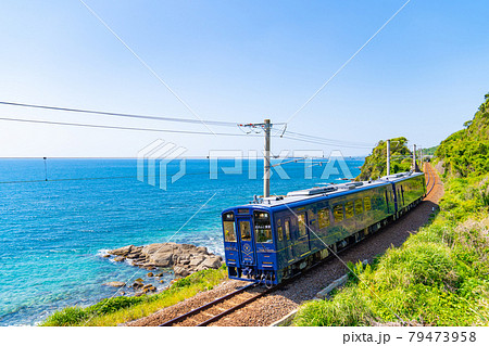 海辺を走る食堂列車 海辺を走る食堂列車 79473958