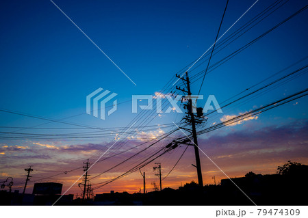 夕焼けのグラデーションと影 日常の風景 の写真素材