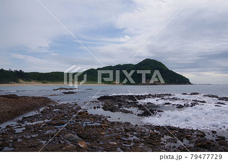 日本海　琴引浜の鳴き砂と岩場　京丹後市 79477729