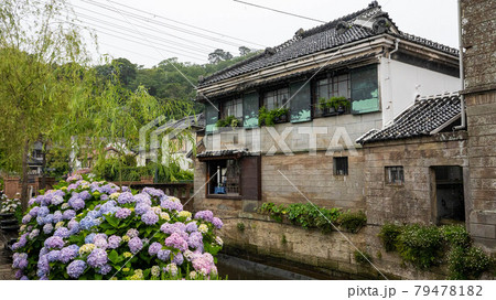 雨降る「ペリーロード」の道のり 79478182