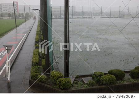 農水配管入れ替え工事中の突然の豪雨 79480697