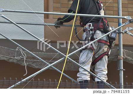 とび職 足場解体の風景 とび職 足場解体の風景 79481155