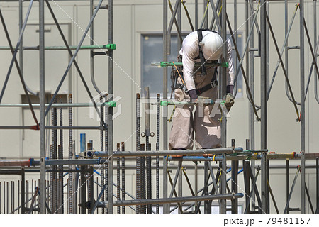とび職　足場組立現場の風景 79481157