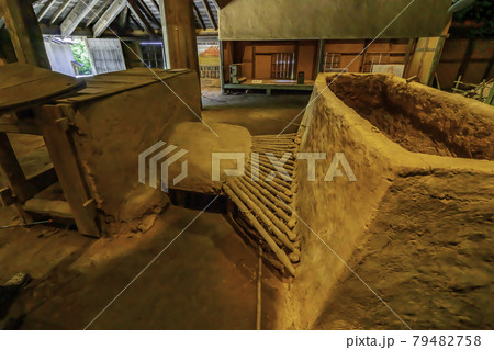 雲南　菅谷たたら山内　高殿内部　島根県雲南市 79482758