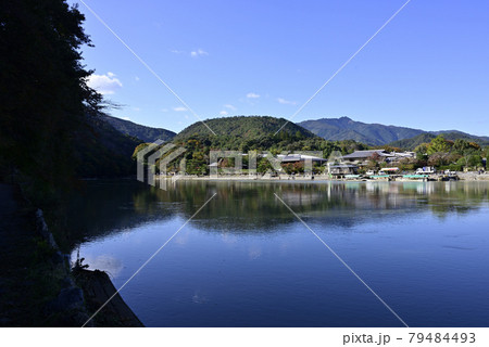 嵯峨野嵐山　小倉山と桂川（大堰川） 79484493