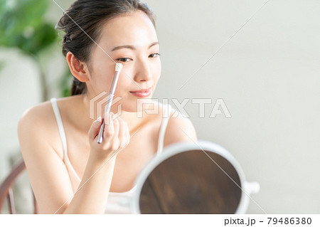 アイシャドウ 79486380