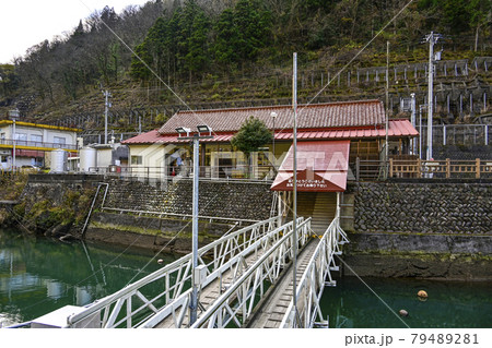 庄川峡遊覧船　ドライブインの乗船桟橋 79489281