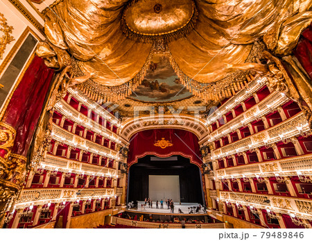 洋書 The San Carlo opera house At San Carlo, the world's oldest opera house, the show must
