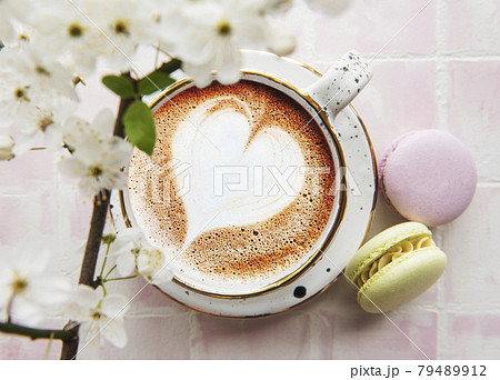 Coffee with a heart-shaped pattern and sweet macaroons desserts 79489912