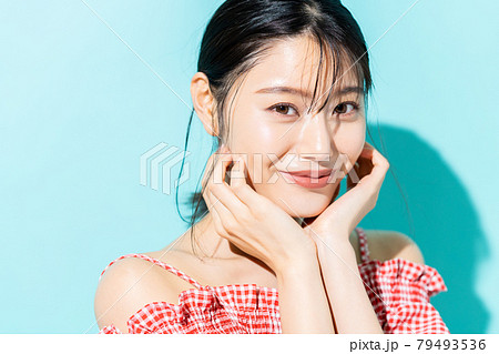 若い女性のビューティ 79493536