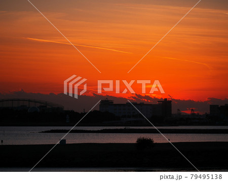 葛西臨海公園から見える夕焼け 葛西臨海公園から見える夕焼け 79495138